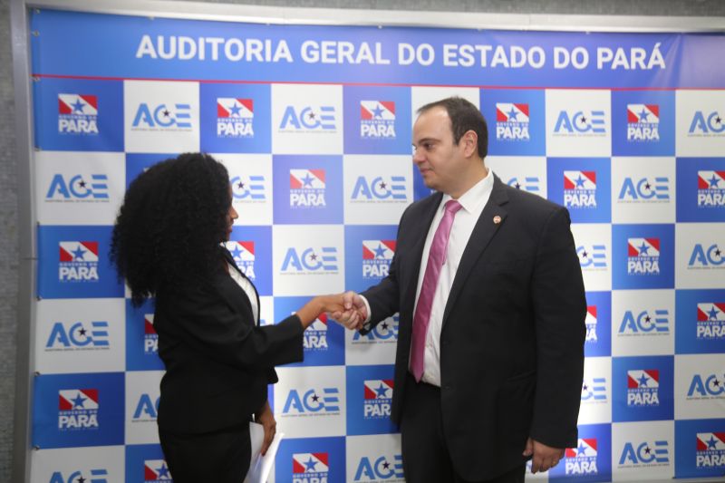 A Auditoria Geral do Estado (AGE) lançou na terça-feira (29), no auditório da Federação das Indústrias do Pará (Fiepa), em Belém, o Programa Estadual de Capacitação de Fornecedores (PECF), uma iniciativa inovadora que busca o aperfeiçoamento dos contratos de obras e serviços prestados por empresas privadas a órgãos públicos. <div class='credito_fotos'>Foto: Alex Ribeiro / Ag. Pará   |   <a href='/midias/2019/originais/5617_c57a9458-4024-63ee-24e8-03f898567e67.jpg' download><i class='fa-solid fa-download'></i> Download</a></div>