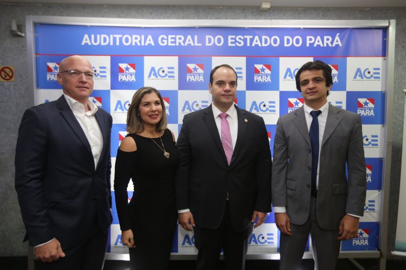 A Auditoria Geral do Estado (AGE) lançou na terça-feira (29), no auditório da Federação das Indústrias do Pará (Fiepa), em Belém, o Programa Estadual de Capacitação de Fornecedores (PECF), uma iniciativa inovadora que busca o aperfeiçoamento dos contratos de obras e serviços prestados por empresas privadas a órgãos públicos. <div class='credito_fotos'>Foto: Alex Ribeiro / Ag. Pará   |   <a href='/midias/2019/originais/5617_c9febc1f-b1eb-a62e-54c5-f162f174e364.jpg' download><i class='fa-solid fa-download'></i> Download</a></div>