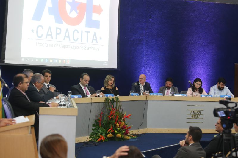 A Auditoria Geral do Estado (AGE) lançou na terça-feira (29), no auditório da Federação das Indústrias do Pará (Fiepa), em Belém, o Programa Estadual de Capacitação de Fornecedores (PECF), uma iniciativa inovadora que busca o aperfeiçoamento dos contratos de obras e serviços prestados por empresas privadas a órgãos públicos. <div class='credito_fotos'>Foto: Alex Ribeiro / Ag. Pará   |   <a href='/midias/2019/originais/5617_ed3b6825-d403-fe05-0fc7-ed4c11db962d.jpg' download><i class='fa-solid fa-download'></i> Download</a></div>