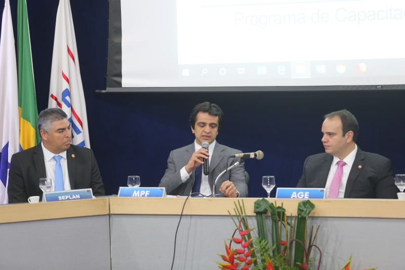 A Auditoria Geral do Estado (AGE) lançou na terça-feira (29), no auditório da Federação das Indústrias do Pará (Fiepa), em Belém, o Programa Estadual de Capacitação de Fornecedores (PECF), uma iniciativa inovadora que busca o aperfeiçoamento dos contratos de obras e serviços prestados por empresas privadas a órgãos públicos. <div class='credito_fotos'>Foto: Alex Ribeiro / Ag. Pará   |   <a href='/midias/2019/originais/5617_f96b87c8-034e-c2db-f4d0-1d7b397b86c3.jpg' download><i class='fa-solid fa-download'></i> Download</a></div>