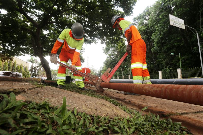 BelÃ©m 31 /10 / 2019 , a compania de Saneamento do ParÃ¡ comeÃ§ou a substituiÃ§Ã£o das redes antigas de cimento amianto (material que nÃ£o Ã© mais utilizado no setor) por rede novas feitas com material mais eficiente e resistente. <div class='credito_fotos'>Foto: Alex Ribeiro / Ag. Pará   |   <a href='/midias/2019/originais/5618_55742e9a-9518-3097-8bfb-bb055dbe207d.jpg' download><i class='fa-solid fa-download'></i> Download</a></div>