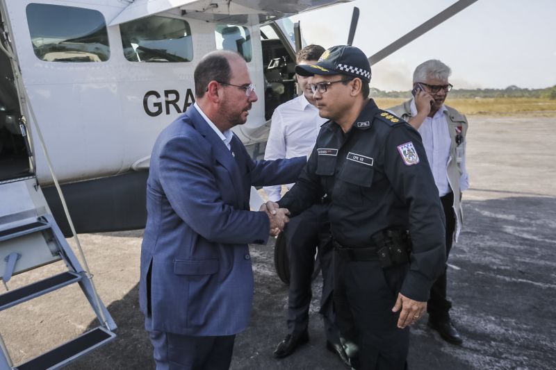 omando de Policiamento Regional VII, sediado em Capanema, no nordeste paraense, completou 12 anos de criação nesta quinta-feira (31), atendendo à população de 19 municípios. O governador do Pará em exercício, Lúcio Vale, participou da celebração, ao lado do ouvidor-geral do Estado, Arthur Houat; do deputado estadual Antônio Tonheiro, e dos prefeitos Chico Neto, de Capanema; Leonardo Vale, de Cachoeira do Piriá; Isaías Neto, de Viseu, e Renata Sousa, de Primavera. <div class='credito_fotos'>Foto: Marcelo Seabra / Ag. Pará   |   <a href='/midias/2019/originais/5622_14bad3b3-b67f-f011-3683-b2de3ef2f51d.jpg' download><i class='fa-solid fa-download'></i> Download</a></div>