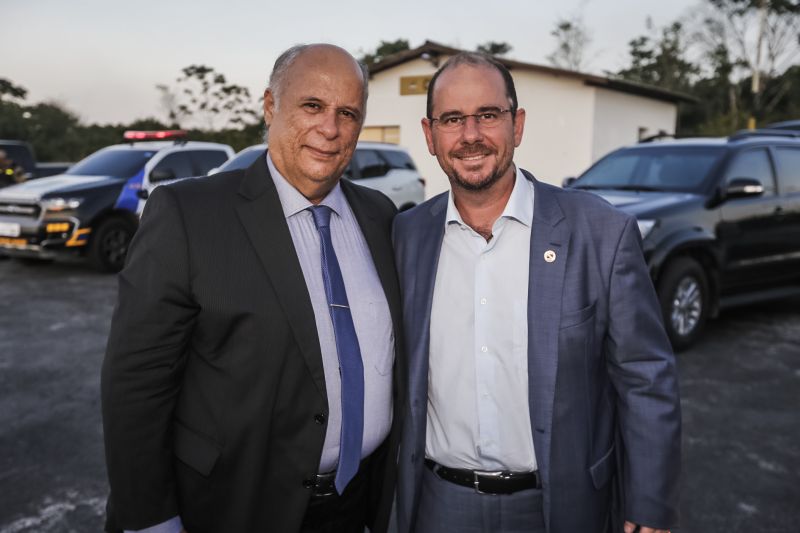 omando de Policiamento Regional VII, sediado em Capanema, no nordeste paraense, completou 12 anos de criação nesta quinta-feira (31), atendendo à população de 19 municípios. O governador do Pará em exercício, Lúcio Vale, participou da celebração, ao lado do ouvidor-geral do Estado, Arthur Houat; do deputado estadual Antônio Tonheiro, e dos prefeitos Chico Neto, de Capanema; Leonardo Vale, de Cachoeira do Piriá; Isaías Neto, de Viseu, e Renata Sousa, de Primavera. <div class='credito_fotos'>Foto: Marcelo Seabra / Ag. Pará   |   <a href='/midias/2019/originais/5622_1a9d0c19-0f34-90f6-afb2-271ece51bd32.jpg' download><i class='fa-solid fa-download'></i> Download</a></div>