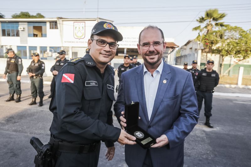 omando de Policiamento Regional VII, sediado em Capanema, no nordeste paraense, completou 12 anos de criação nesta quinta-feira (31), atendendo à população de 19 municípios. O governador do Pará em exercício, Lúcio Vale, participou da celebração, ao lado do ouvidor-geral do Estado, Arthur Houat; do deputado estadual Antônio Tonheiro, e dos prefeitos Chico Neto, de Capanema; Leonardo Vale, de Cachoeira do Piriá; Isaías Neto, de Viseu, e Renata Sousa, de Primavera. <div class='credito_fotos'>Foto: Marcelo Seabra / Ag. Pará   |   <a href='/midias/2019/originais/5622_2566a456-6a48-b207-9629-181f7ad073a9.jpg' download><i class='fa-solid fa-download'></i> Download</a></div>