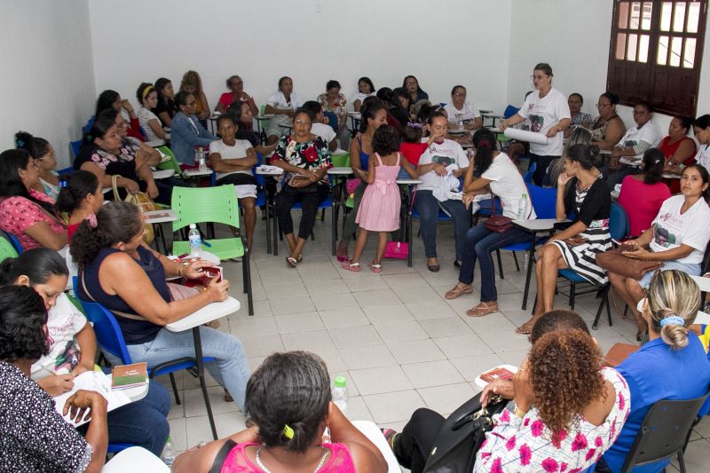 Projeto Garante Empreendedorismo e Economia Sustentável às Mulheres Marajoaras <div class='credito_fotos'>Foto: Neth Vilhena / Ascom Sejudh   |   <a href='/midias/2019/originais/5636_a9c4aeb6-2af0-0f98-5dbe-54f42ade5bfe.jpg' download><i class='fa-solid fa-download'></i> Download</a></div>