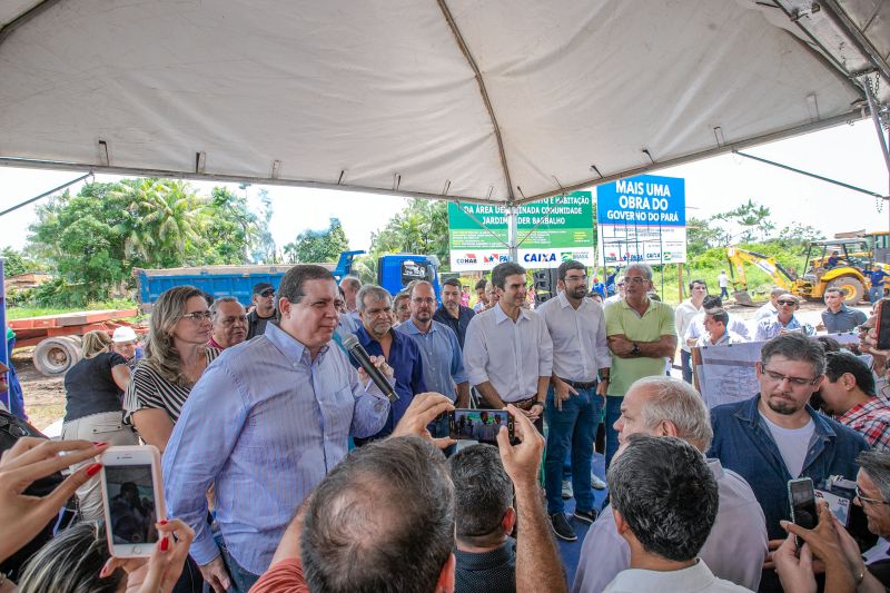 Mais de 20 mil pessoas serão beneficiadas com obras de saneamento, infraestrutura e tratamento de esgoto no conjunto habitacional Jader Barbalho, no Aurá, em Ananindeua. O Governo do Pará, através da Companhia de Habitação do Estado (Cohab), retomou as obras do Programa de Aceleração do Crescimento (PAC).  <div class='credito_fotos'>Foto: Marco Santos / Ag. Pará   |   <a href='/midias/2019/originais/5643_0c0f9789-3b48-98e9-093f-e9797d677ec4.jpg' download><i class='fa-solid fa-download'></i> Download</a></div>