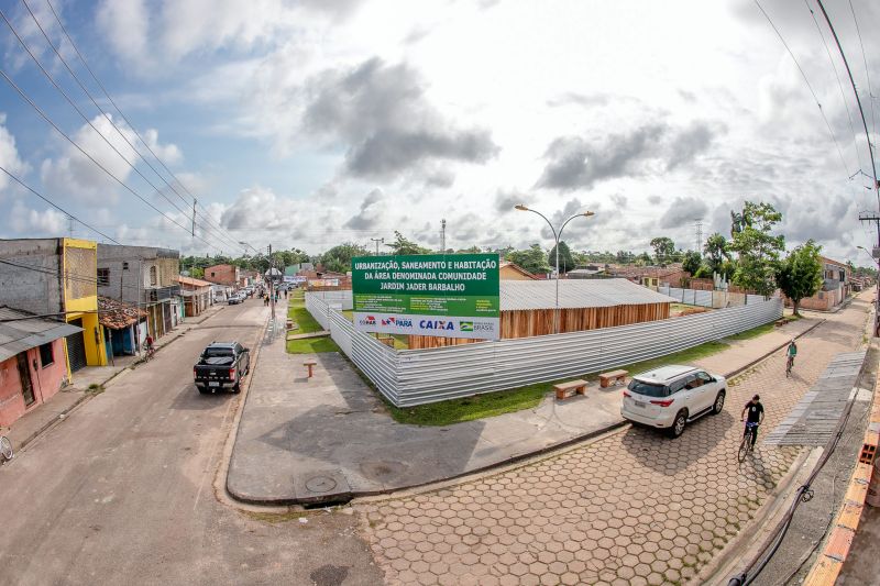 Mais de 20 mil pessoas serão beneficiadas com obras de saneamento, infraestrutura e tratamento de esgoto no conjunto habitacional Jader Barbalho, no Aurá, em Ananindeua. O Governo do Pará, através da Companhia de Habitação do Estado (Cohab), retomou as obras do Programa de Aceleração do Crescimento (PAC).  <div class='credito_fotos'>Foto: Marco Santos / Ag. Pará   |   <a href='/midias/2019/originais/5643_0ccf2a85-91d4-881a-98dc-c231b448fbad.jpg' download><i class='fa-solid fa-download'></i> Download</a></div>