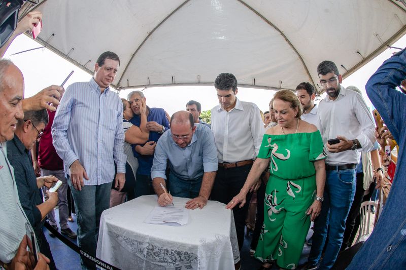 Mais de 20 mil pessoas serão beneficiadas com obras de saneamento, infraestrutura e tratamento de esgoto no conjunto habitacional Jader Barbalho, no Aurá, em Ananindeua. O Governo do Pará, através da Companhia de Habitação do Estado (Cohab), retomou as obras do Programa de Aceleração do Crescimento (PAC).  <div class='credito_fotos'>Foto: Marco Santos / Ag. Pará   |   <a href='/midias/2019/originais/5643_335b8041-ec0e-5671-282a-046f3536e10b.jpg' download><i class='fa-solid fa-download'></i> Download</a></div>