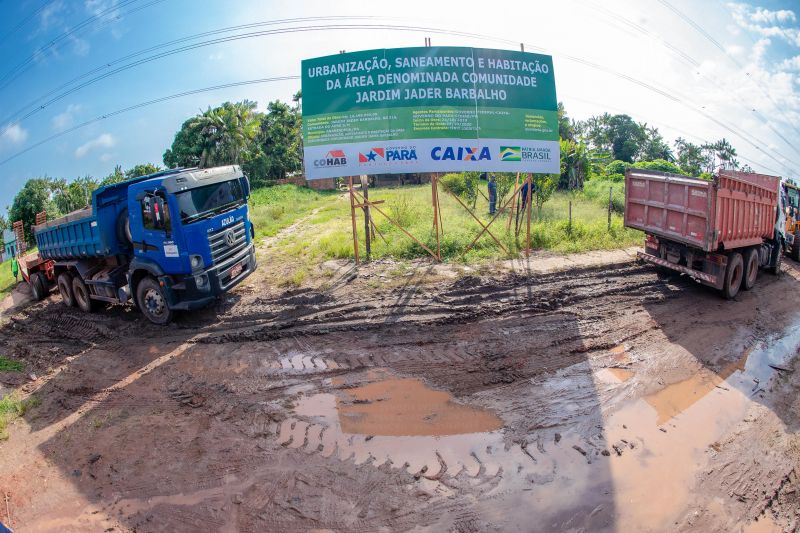 Mais de 20 mil pessoas serão beneficiadas com obras de saneamento, infraestrutura e tratamento de esgoto no conjunto habitacional Jader Barbalho, no Aurá, em Ananindeua. O Governo do Pará, através da Companhia de Habitação do Estado (Cohab), retomou as obras do Programa de Aceleração do Crescimento (PAC).  <div class='credito_fotos'>Foto: Marco Santos / Ag. Pará   |   <a href='/midias/2019/originais/5643_6ddeffa9-b1de-7725-b4d0-6ccdcbd1ad24.jpg' download><i class='fa-solid fa-download'></i> Download</a></div>