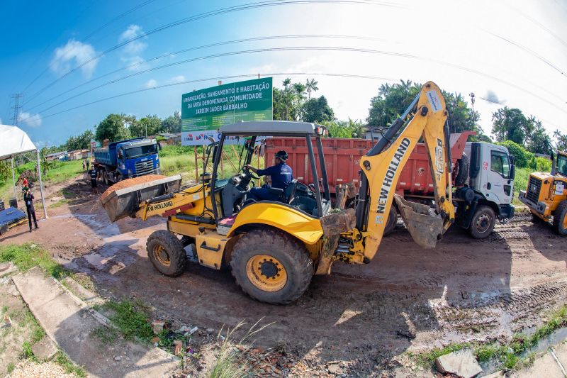 Mais de 20 mil pessoas serão beneficiadas com obras de saneamento, infraestrutura e tratamento de esgoto no conjunto habitacional Jader Barbalho, no Aurá, em Ananindeua. O Governo do Pará, através da Companhia de Habitação do Estado (Cohab), retomou as obras do Programa de Aceleração do Crescimento (PAC).  <div class='credito_fotos'>Foto: Marco Santos / Ag. Pará   |   <a href='/midias/2019/originais/5643_79555825-ba76-e76a-7050-9425447024c3.jpg' download><i class='fa-solid fa-download'></i> Download</a></div>