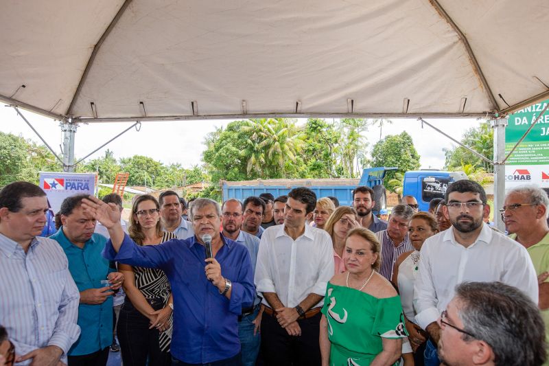 Mais de 20 mil pessoas serão beneficiadas com obras de saneamento, infraestrutura e tratamento de esgoto no conjunto habitacional Jader Barbalho, no Aurá, em Ananindeua. O Governo do Pará, através da Companhia de Habitação do Estado (Cohab), retomou as obras do Programa de Aceleração do Crescimento (PAC).  <div class='credito_fotos'>Foto: Marco Santos / Ag. Pará   |   <a href='/midias/2019/originais/5643_855f60cf-1dba-bee8-9e88-89ff3c669a81.jpg' download><i class='fa-solid fa-download'></i> Download</a></div>