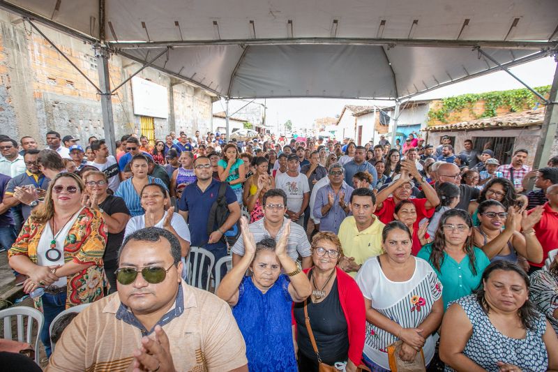 Mais de 20 mil pessoas serão beneficiadas com obras de saneamento, infraestrutura e tratamento de esgoto no conjunto habitacional Jader Barbalho, no Aurá, em Ananindeua. O Governo do Pará, através da Companhia de Habitação do Estado (Cohab), retomou as obras do Programa de Aceleração do Crescimento (PAC).  <div class='credito_fotos'>Foto: Marco Santos / Ag. Pará   |   <a href='/midias/2019/originais/5643_92145903-ecd0-7afe-00f7-104258c7a687.jpg' download><i class='fa-solid fa-download'></i> Download</a></div>