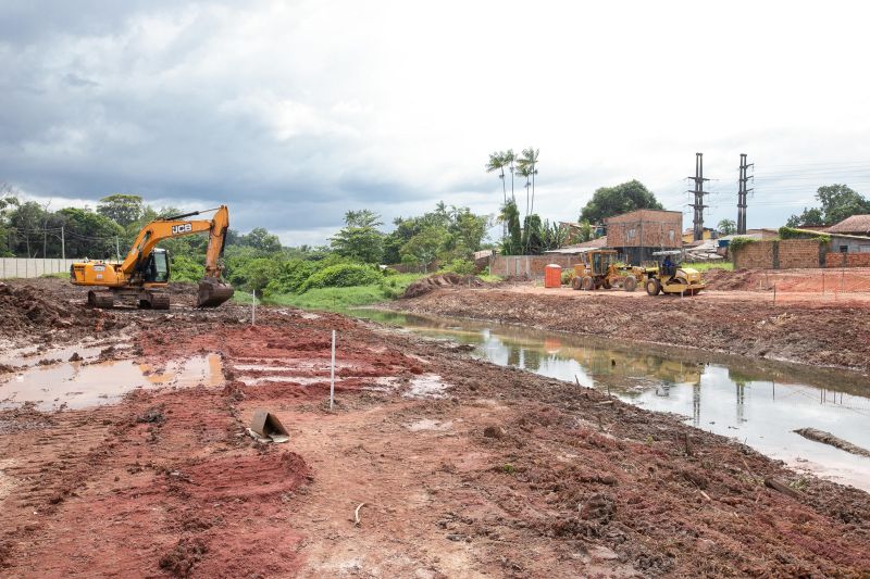 A partir das contenções do Maguariaçu, as obras permitirão que, pela primeira vez, Ananindeua possa ter vias que margeiem o canal, interligando toda estrutura viária da cidade e contribuindo para o fluxo de veículos e pedestres.  <div class='credito_fotos'>Foto: Marco Santos / Ag. Pará   |   <a href='/midias/2019/originais/5644_0ff1b8d9-ddf8-2251-d7e4-fcbfa2472eff.jpg' download><i class='fa-solid fa-download'></i> Download</a></div>