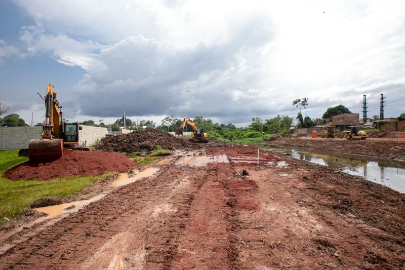 A partir das contenções do Maguariaçu, as obras permitirão que, pela primeira vez, Ananindeua possa ter vias que margeiem o canal, interligando toda estrutura viária da cidade e contribuindo para o fluxo de veículos e pedestres.  <div class='credito_fotos'>Foto: Marco Santos / Ag. Pará   |   <a href='/midias/2019/originais/5644_4c77e7f8-1575-f5fc-7611-18a509197bc7.jpg' download><i class='fa-solid fa-download'></i> Download</a></div>