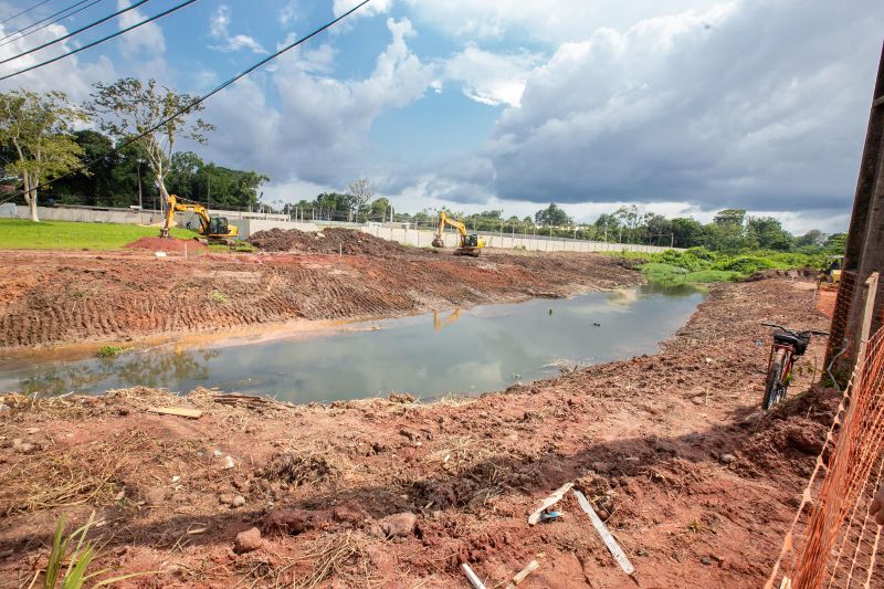 A partir das contenções do Maguariaçu, as obras permitirão que, pela primeira vez, Ananindeua possa ter vias que margeiem o canal, interligando toda estrutura viária da cidade e contribuindo para o fluxo de veículos e pedestres.  <div class='credito_fotos'>Foto: Marco Santos / Ag. Pará   |   <a href='/midias/2019/originais/5644_f15882f0-1d59-11cb-bde7-13341c779e3f.jpg' download><i class='fa-solid fa-download'></i> Download</a></div>