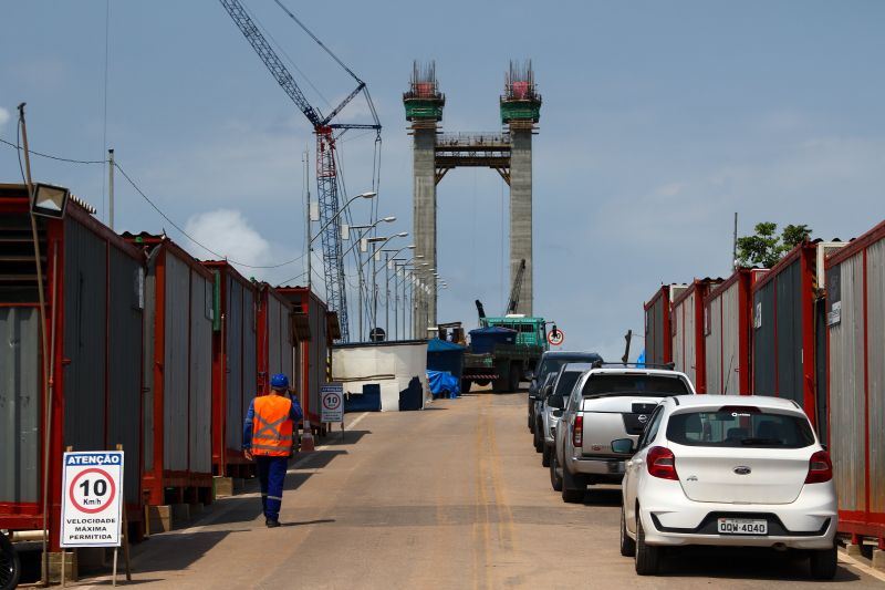 A estrutura de rampas flutuantes instaladas pela Secretaria de Estado de Transportes (Setran) para travessia de veículos por balsas na área da ponte Rio Moju será transformada em um porto público, após a reabertura da Alça Viária no próximo dia 15 de dezembro.
Na foto: <div class='credito_fotos'>Foto: Pedro Guerreiro / Ag. Pará   |   <a href='/midias/2019/originais/5646_65a7af81-567a-09bc-acde-38b9b72da20e.jpg' download><i class='fa-solid fa-download'></i> Download</a></div>