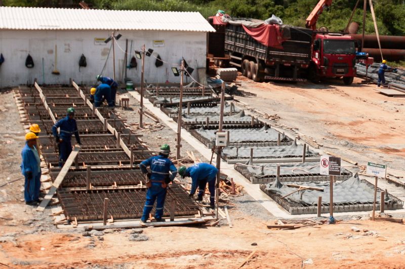 A estrutura de rampas flutuantes instaladas pela Secretaria de Estado de Transportes (Setran) para travessia de veículos por balsas na área da ponte Rio Moju será transformada em um porto público, após a reabertura da Alça Viária no próximo dia 15 de dezembro.
Na foto: <div class='credito_fotos'>Foto: Pedro Guerreiro / Ag. Pará   |   <a href='/midias/2019/originais/5646_ff00eb54-525e-eb13-c8ae-543432f3aaaf.jpg' download><i class='fa-solid fa-download'></i> Download</a></div>