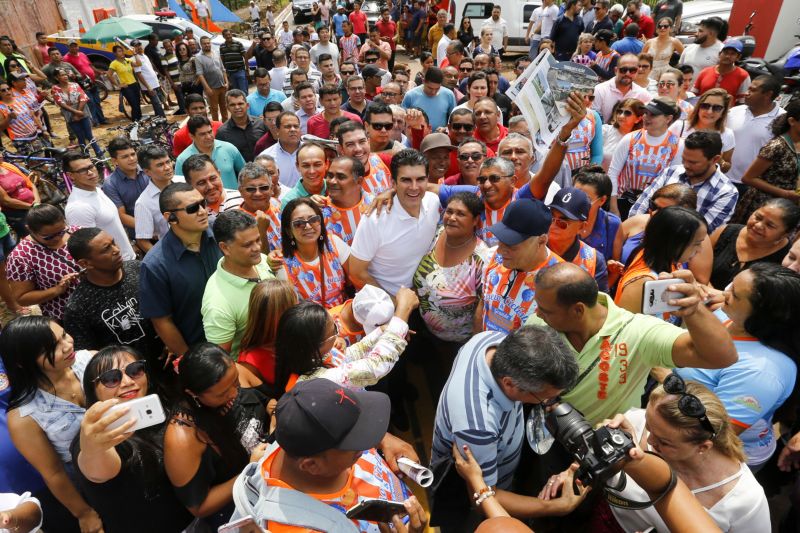 Avenida Camilo Pinto entregue a população de Benevides beneficia população. No ramo da floricultura, por exemplo, a nova PA404 proporciona mais eficiencia e qualidade aos produtores e consumidores.
Na foto: <div class='credito_fotos'>Foto: Marcelo Seabra / Ag. Pará   |   <a href='/midias/2019/originais/5648_7f9c71af-46f9-656a-e2b7-ebc4e299d7f6.jpg' download><i class='fa-solid fa-download'></i> Download</a></div>