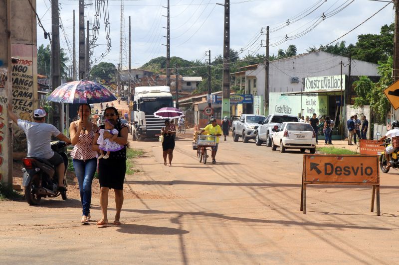Há várias décadas a rotina de alagamentos constantes se repetia para os moradores do quilometro 02 da PA 140 no município de Santa Izabel, no nordeste paraense, pois toda chuva ou subida de maré as águas do Igarapé Tatu, às margens da rodovia transbordava. <div class='credito_fotos'>Foto: Jader Paes / Agência Pará   |   <a href='/midias/2019/originais/5658_e6cfbec7-01ea-6f18-a840-4abefb5feb42.jpg' download><i class='fa-solid fa-download'></i> Download</a></div>