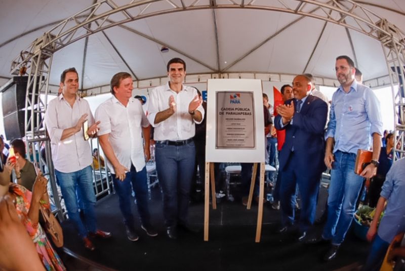 O governador Helder Barbalho descerrou a placa de inauguração de mais uma unidade penitenciária