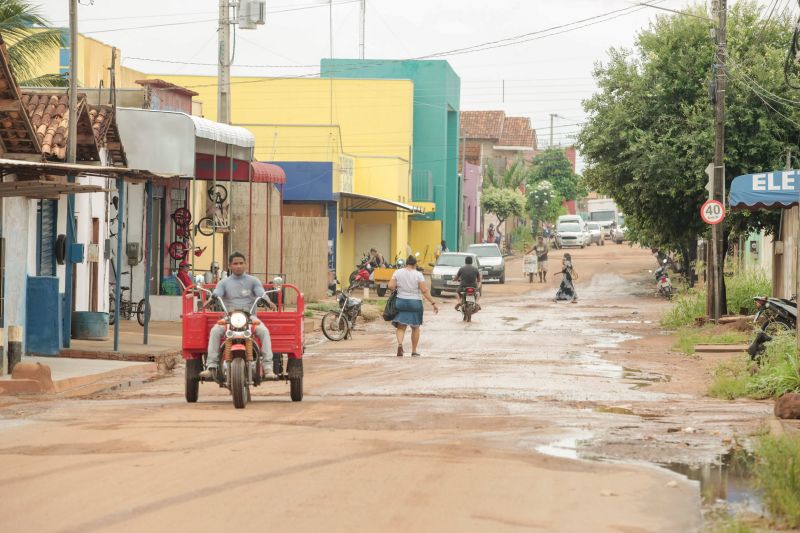 Melhorar a acessibilidade e a mobilidade dos moradores de Eldorado dos Carajás e região é principal objetivo do convênio assinado, nesta terça (18), entre Governo do Pará e a prefeitura de Eldorado dos Carajás. <div class='credito_fotos'>Foto: Jader Paes / Agência Pará   |   <a href='/midias/2019/originais/5681_08588a99-8863-42c1-6592-83ee2d0cc0c7.jpg' download><i class='fa-solid fa-download'></i> Download</a></div>