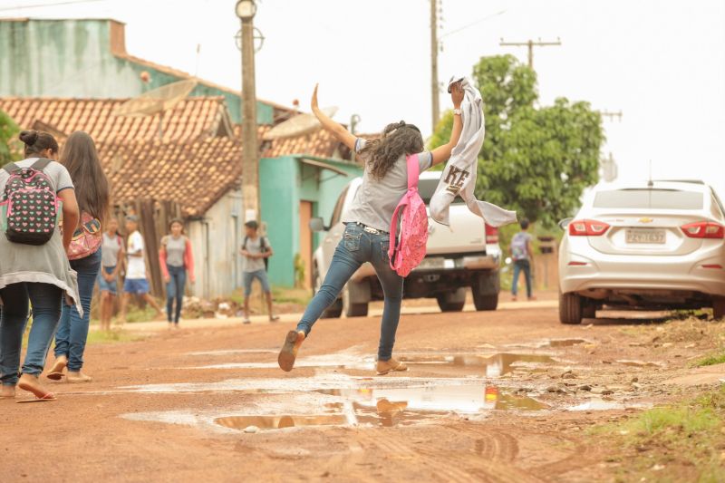 Melhorar a acessibilidade e a mobilidade dos moradores de Eldorado dos Carajás e região é principal objetivo do convênio assinado, nesta terça (18), entre Governo do Pará e a prefeitura de Eldorado dos Carajás. <div class='credito_fotos'>Foto: Jader Paes / Agência Pará   |   <a href='/midias/2019/originais/5681_408fa403-2816-6cd6-2aec-206320b449c4.jpg' download><i class='fa-solid fa-download'></i> Download</a></div>