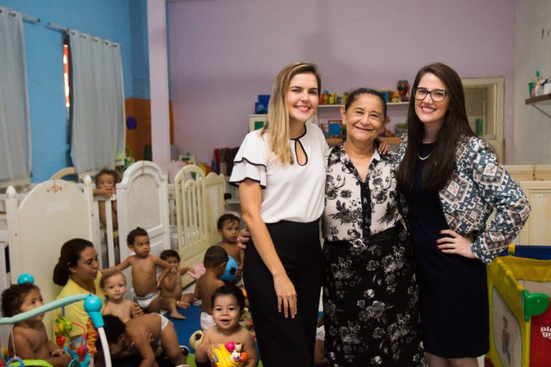 A Secretaria de Estado de Administração (Sead) entregou mais de mil quilos de alimentos não-perecíveis à outras três instituições filantrópicas nesta quarta-feira (20). As doações foram arrecadadas na VIII Corrida e Caminhada do Servidor Público e no I Passeio Ciclístico do Servidor Público, realizados no dia 26 de outubro, em Belém.
Na foto: Casa Lar Cordeirinhos de Deus, Thainá Alencar, Secretária Adjunta SEAD, Noemi de Lima Rodrigues Lar Cordeirinho de Deus e Luiza Tuma. <div class='credito_fotos'>Foto: Pedro Guerreiro / Ag. Pará   |   <a href='/midias/2019/originais/5684_32edc250-e60b-071f-5e2f-20af261dabc1.jpg' download><i class='fa-solid fa-download'></i> Download</a></div>