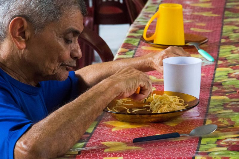 A Secretaria de Estado de Administração (Sead) entregou mais de mil quilos de alimentos não-perecíveis à outras três instituições filantrópicas nesta quarta-feira (20). As doações foram arrecadadas na VIII Corrida e Caminhada do Servidor Público e no I Passeio Ciclístico do Servidor Público, realizados no dia 26 de outubro, em Belém.
Na foto:  <div class='credito_fotos'>Foto: Pedro Guerreiro / Ag. Pará   |   <a href='/midias/2019/originais/5684_a92d0031-d178-08c4-37f5-e22574a87776.jpg' download><i class='fa-solid fa-download'></i> Download</a></div>