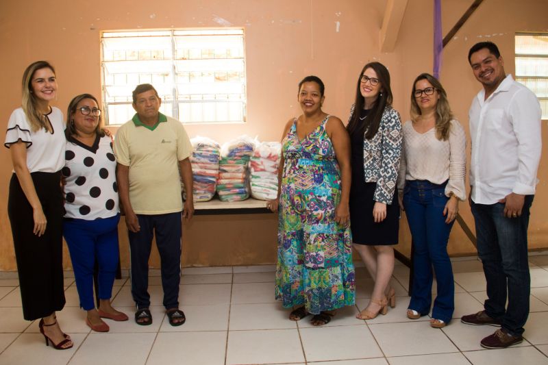 A Secretaria de Estado de Administração (Sead) entregou mais de mil quilos de alimentos não-perecíveis à outras três instituições filantrópicas nesta quarta-feira (20). As doações foram arrecadadas na VIII Corrida e Caminhada do Servidor Público e no I Passeio Ciclístico do Servidor Público, realizados no dia 26 de outubro, em Belém.
Núcleo Social 20 de Fevereiro. <div class='credito_fotos'>Foto: Pedro Guerreiro / Ag. Pará   |   <a href='/midias/2019/originais/5684_fd940fc4-4a7f-4bfa-6c39-b23aeb3ebda1.jpg' download><i class='fa-solid fa-download'></i> Download</a></div>