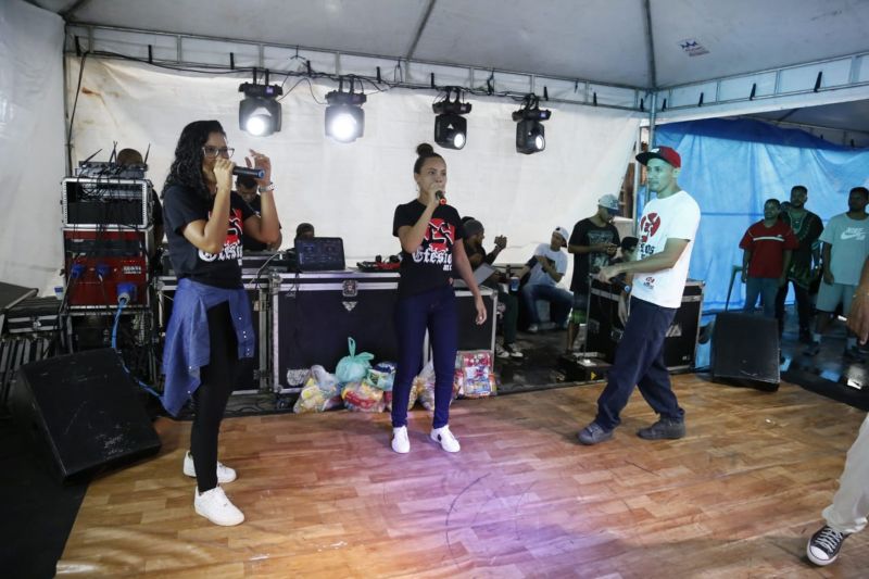 O Governo do Pará, por meio da Secretaria de Estado de Cultura (Secult) realizou na tarde deste sábado (14), o 1º Cristo Rua Belém, evento voltado para a vivência entre os coletivos de Hip hop gospel dos bairros da Terra Firme e Guamá. A ação faz parte do Programa Territórios pela Paz (TerPaz), e promoveu o protagonismo da juventude e da cultura urbana na periferia. <div class='credito_fotos'>Foto: MARIO QUADROS / ASCOM SECULT   |   <a href='/midias/2019/originais/5780_7014b2e8-fbc9-fa81-aa69-f0f6f9b8c187.jpg' download><i class='fa-solid fa-download'></i> Download</a></div>