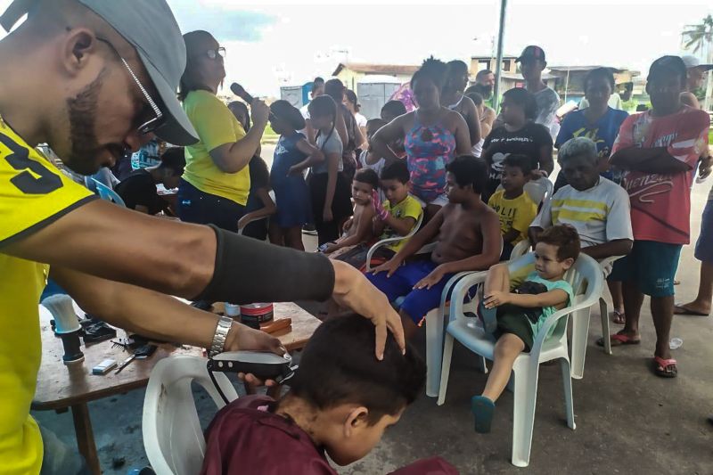 O Governo do Pará, por meio da Secretaria de Estado de Cultura (Secult) realizou na tarde deste sábado (14), o 1º Cristo Rua Belém, evento voltado para a vivência entre os coletivos de Hip hop gospel dos bairros da Terra Firme e Guamá. A ação faz parte do Programa Territórios pela Paz (TerPaz), e promoveu o protagonismo da juventude e da cultura urbana na periferia. <div class='credito_fotos'>Foto: MARIO QUADROS / ASCOM SECULT   |   <a href='/midias/2019/originais/5780_be14d467-0881-09a9-a0ae-ba3da3008513.jpg' download><i class='fa-solid fa-download'></i> Download</a></div>