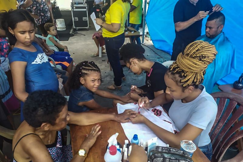 O Governo do Pará, por meio da Secretaria de Estado de Cultura (Secult) realizou na tarde deste sábado (14), o 1º Cristo Rua Belém, evento voltado para a vivência entre os coletivos de Hip hop gospel dos bairros da Terra Firme e Guamá. A ação faz parte do Programa Territórios pela Paz (TerPaz), e promoveu o protagonismo da juventude e da cultura urbana na periferia. <div class='credito_fotos'>Foto: MARIO QUADROS / ASCOM SECULT   |   <a href='/midias/2019/originais/5780_de284c18-864f-78b9-1190-2364b866cd76.jpg' download><i class='fa-solid fa-download'></i> Download</a></div>