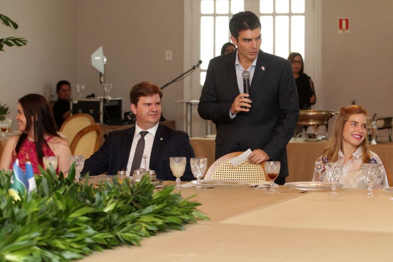 O ministro do desenvolvimento regional, Gustavo Canuto, chegou na capital paraense na manhã desta segunda-feira (16) e o primeiro compromisso foi um almoço com o governador do Pará, Helder Barbalho, outras autoridades e governadores e vice governadores da região norte do país. <div class='credito_fotos'>Foto: Bruno Cecim / Ag.Pará   |   <a href='/midias/2019/originais/5784_2e6649ee-b151-c5b5-8034-5bbcea831951.jpg' download><i class='fa-solid fa-download'></i> Download</a></div>