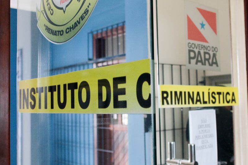 A falsificação de documentos é uma das práticas mais comuns na realização do crime de estelionato, alerta o delegado da Polícia Civil e diretor da Divisão de Investigações e Operações Especiais (DIOE) Neyvaldo Silva.  <div class='credito_fotos'>Foto: Pedro Guerreiro / Ag. Pará   |   <a href='/midias/2019/originais/5785_4d406790-120b-f734-822f-059ca30a62e3.jpg' download><i class='fa-solid fa-download'></i> Download</a></div>