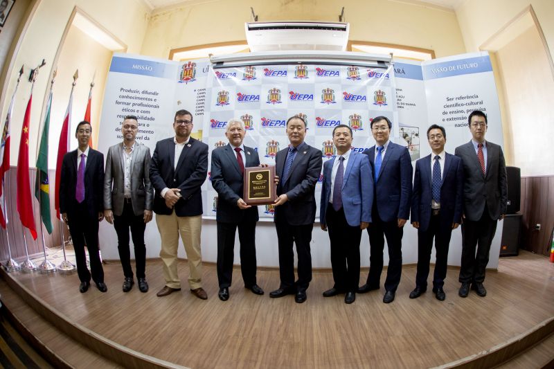 RecepÃ§Ã£o da delegaÃ§Ã£o chinesa ligada Ã  Universidade Normal de Shandong, na manhÃ£ desta segunda-feira, 16, na reitoria da Univrsidade do Estado do ParÃ¡ (Uepa), por ocasiÃ£o do prÃªmio internacional de excelÃªncia recebido pelo Instituto ConfÃºcio da Uepa. Dentre os membros que visitaram a Universidade estÃ¡ o vice-reitor da Universidade Normal de Shandong, Wenxi Zhang; o diretor da Faculdade de Direito, Dr. Yuexin Jing; o diretor do escritÃ³rio de admissÃ£o e emprego, Dr. Jingzheng Wang; o <div class='credito_fotos'>Foto: Nailana Thiely / Ascom Uepa   |   <a href='/midias/2019/originais/5786_6bf3191c-efcf-cb66-95ec-19ae4e31af95.jpg' download><i class='fa-solid fa-download'></i> Download</a></div>