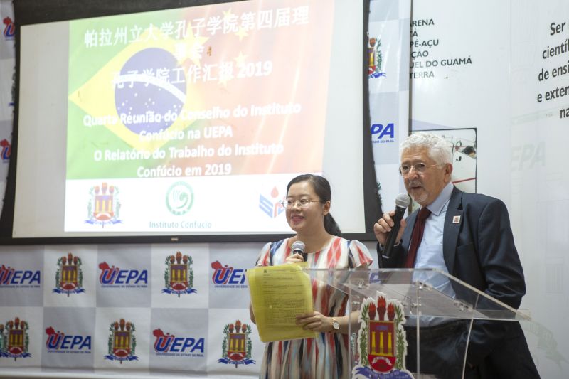 RecepÃ§Ã£o da delegaÃ§Ã£o chinesa ligada Ã  Universidade Normal de Shandong, na manhÃ£ desta segunda-feira, 16, na reitoria da Univrsidade do Estado do ParÃ¡ (Uepa), por ocasiÃ£o do prÃªmio internacional de excelÃªncia recebido pelo Instituto ConfÃºcio da Uepa. Dentre os membros que visitaram a Universidade estÃ¡ o vice-reitor da Universidade Normal de Shandong, Wenxi Zhang; o diretor da Faculdade de Direito, Dr. Yuexin Jing; o diretor do escritÃ³rio de admissÃ£o e emprego, Dr. Jingzheng Wang; o <div class='credito_fotos'>Foto: Nailana Thiely / Ascom Uepa   |   <a href='/midias/2019/originais/5786_cfd41846-628c-076f-a0d6-0898c32b03cb.jpg' download><i class='fa-solid fa-download'></i> Download</a></div>