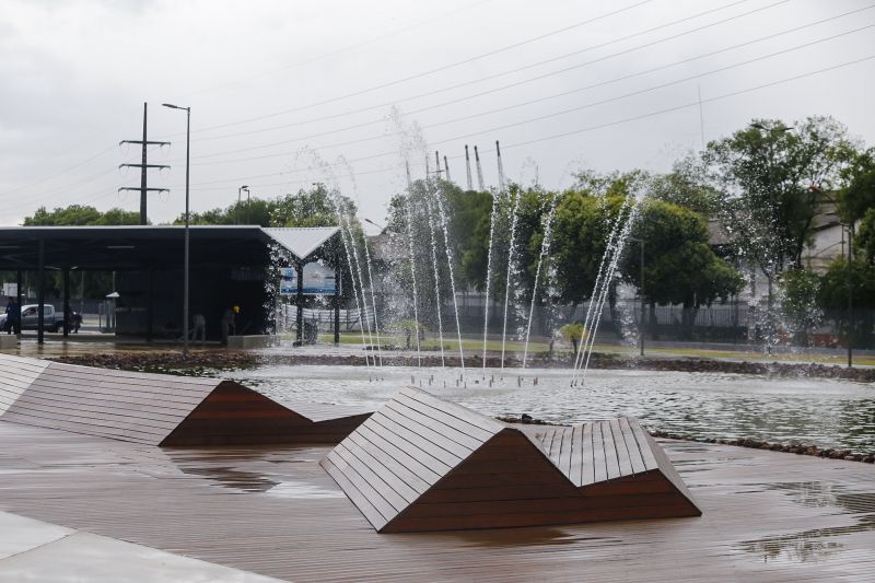 á em sua reta final de construção, o projeto urbano Porto Futuro recebeu, na tarde desta, segunda, 16, a visita do governador Helder Barbalho e do ministro de Desenvolvimento Regional, Gustavo Canuto.  <div class='credito_fotos'>Foto: Marcelo Seabra / Ag. Pará   |   <a href='/midias/2019/originais/5788_02e2e629-5cd9-b072-33d5-f494bb383a5b.jpg' download><i class='fa-solid fa-download'></i> Download</a></div>