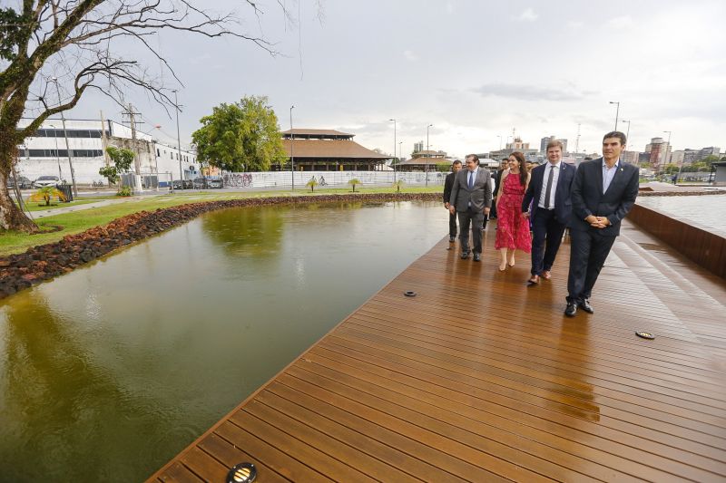 á em sua reta final de construção, o projeto urbano Porto Futuro recebeu, na tarde desta, segunda, 16, a visita do governador Helder Barbalho e do ministro de Desenvolvimento Regional, Gustavo Canuto.  <div class='credito_fotos'>Foto: Marcelo Seabra / Ag. Pará   |   <a href='/midias/2019/originais/5788_6d15db65-6fb7-0d07-161d-26234f333856.jpg' download><i class='fa-solid fa-download'></i> Download</a></div>