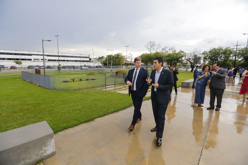 á em sua reta final de construção, o projeto urbano Porto Futuro recebeu, na tarde desta, segunda, 16, a visita do governador Helder Barbalho e do ministro de Desenvolvimento Regional, Gustavo Canuto.  <div class='credito_fotos'>Foto: Marcelo Seabra / Ag. Pará   |   <a href='/midias/2019/originais/5788_ebe78380-ec74-44b5-161d-002c26c407e3.jpg' download><i class='fa-solid fa-download'></i> Download</a></div>