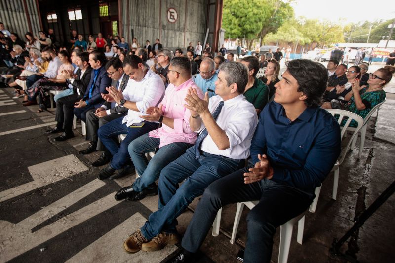 O governo do Pará e o Ministério da Infraestrutura assinaram, nesta quarta-feira (18), em Belém, os contratos de arrendamento de 5 áreas portuárias localizadas na capital e em Vila do Conde (nordeste do estado) e o memorando de entendimento para a criação de um grupo de trabalho para estudo de áreas do porto da Companhia de Docas do Pará, além do protocolo de intenções para ampliação do projeto de desenvolvimento e reforma do complexo portuário de Belém.  <div class='credito_fotos'>Foto: Bruno Cecim / Ag.Pará   |   <a href='/midias/2019/originais/5794_4ee25cdb-158a-04f8-721f-143b27352e52.jpg' download><i class='fa-solid fa-download'></i> Download</a></div>