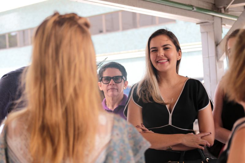 Os olhares das crianças estavam atentos e ansiosos para receber uma das visitas mais esperadas do Natal: o Papai Noel. E foi com uma festa natalina no auditório do Hospital das Clínicas Gaspar Viana que cerca de 150 crianças que fazem tratamento no local puderam matar a saudade do “bom velhinho”.
THAINNÁ ALENCAR   <div class='credito_fotos'>Foto: Pedro Guerreiro / Ag. Pará   |   <a href='/midias/2019/originais/5797_5391d22a-12f7-3684-e59f-d97921f9a46f.jpg' download><i class='fa-solid fa-download'></i> Download</a></div>