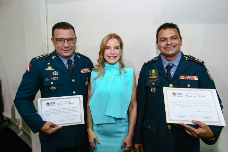 A Assembleia Legislativa do Estado do Pará realizou uma sessão solene para outorga de títulos honoríficos na manhã desta quinta-feira (19), em Belém. Na ocasião, a primeira-dama do Estado, Daniela Barbalho, foi homenageada com honra ao mérito pelos relevantes serviços prestados ao estado do Pará. <div class='credito_fotos'>Foto: Alex Ribeiro / Ag. Pará   |   <a href='/midias/2019/originais/5800_6b26b912-36fa-b5a4-4405-8c2122cb820a.jpg' download><i class='fa-solid fa-download'></i> Download</a></div>