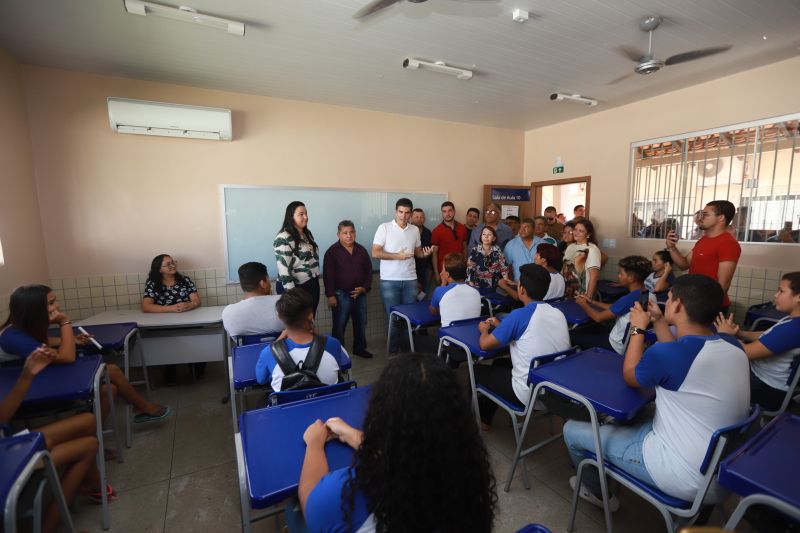 Escola Osvaldo Brito, de São Caetano de Odivelas <div class='credito_fotos'>Foto: Marco Santos / Ag. Pará   |   <a href='/midias/2019/originais/5808_047b948c-d79a-3a62-c858-9272a03b4554.jpg' download><i class='fa-solid fa-download'></i> Download</a></div>