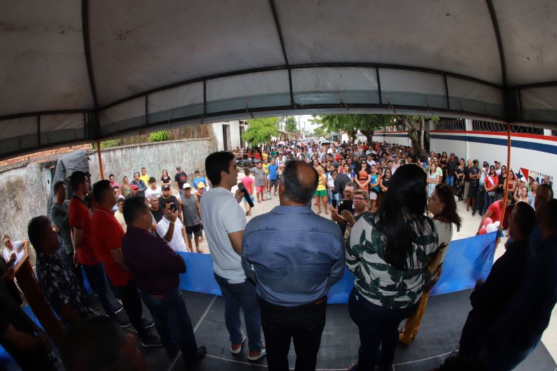 Escola Osvaldo Brito, de São Caetano de Odivelas <div class='credito_fotos'>Foto: Marco Santos / Ag. Pará   |   <a href='/midias/2019/originais/5808_8e273235-53b0-fbb4-ef4f-f87d8d5cc66a.jpg' download><i class='fa-solid fa-download'></i> Download</a></div>