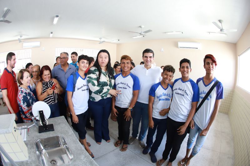 Escola Osvaldo Brito, de São Caetano de Odivelas <div class='credito_fotos'>Foto: Marco Santos / Ag. Pará   |   <a href='/midias/2019/originais/5808_9a4c4d7b-0b6c-cec2-b535-8bf51a4e16eb.jpg' download><i class='fa-solid fa-download'></i> Download</a></div>