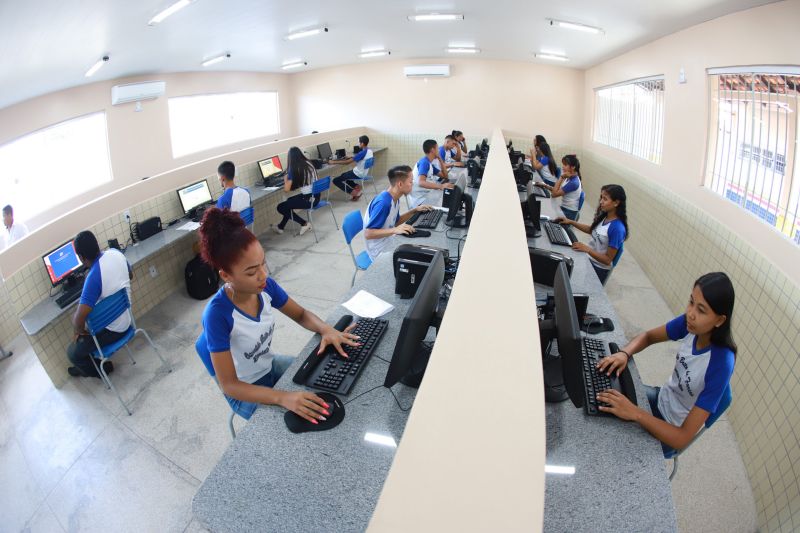 Escola Osvaldo Brito, de São Caetano de Odivelas <div class='credito_fotos'>Foto: Marco Santos / Ag. Pará   |   <a href='/midias/2019/originais/5808_f023373a-05a4-0437-7a9a-93088a921254.jpg' download><i class='fa-solid fa-download'></i> Download</a></div>