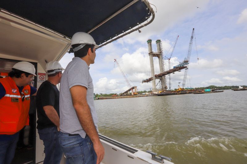 Por conta das condições climáticas e de toda a complexidade da obra, a empresa A. Gaspar, à frente da reconstrução da ponte sobre o rio Moju, uma das quatro que integram a Alça Viária, só deve a concluir os trabalhos na segunda quinzena de janeiro de 2020. <div class='credito_fotos'>Foto: Marco Santos / Ag. Pará   |   <a href='/midias/2019/originais/5809_31d62071-22fe-b6ab-f2f0-ef3ff0bce814.jpg' download><i class='fa-solid fa-download'></i> Download</a></div>