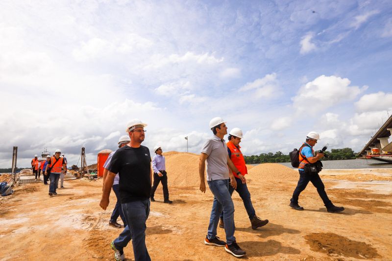 Por conta das condições climáticas e de toda a complexidade da obra, a empresa A. Gaspar, à frente da reconstrução da ponte sobre o rio Moju, uma das quatro que integram a Alça Viária, só deve a concluir os trabalhos na segunda quinzena de janeiro de 2020. <div class='credito_fotos'>Foto: Marco Santos / Ag. Pará   |   <a href='/midias/2019/originais/5809_35c24109-1f55-6ab6-216f-74027c784bcf.jpg' download><i class='fa-solid fa-download'></i> Download</a></div>