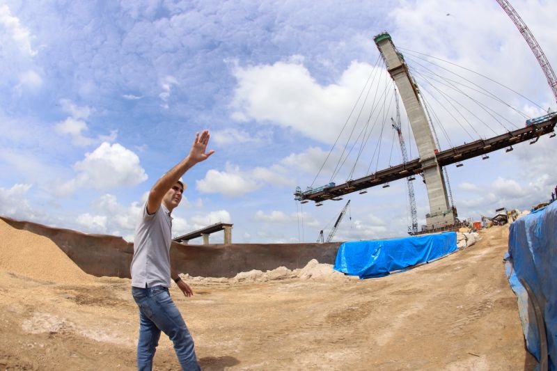 Por conta das condições climáticas e de toda a complexidade da obra, a empresa A. Gaspar, à frente da reconstrução da ponte sobre o rio Moju, uma das quatro que integram a Alça Viária, só deve a concluir os trabalhos na segunda quinzena de janeiro de 2020. <div class='credito_fotos'>Foto: Marco Santos / Ag. Pará   |   <a href='/midias/2019/originais/5809_58a31dc8-a23e-fd3a-aef9-dd69bf25c7c5.jpg' download><i class='fa-solid fa-download'></i> Download</a></div>