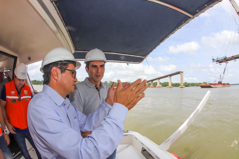 Por conta das condições climáticas e de toda a complexidade da obra, a empresa A. Gaspar, à frente da reconstrução da ponte sobre o rio Moju, uma das quatro que integram a Alça Viária, só deve a concluir os trabalhos na segunda quinzena de janeiro de 2020. <div class='credito_fotos'>Foto: Marco Santos / Ag. Pará   |   <a href='/midias/2019/originais/5809_97603f6a-9f51-57c1-8dc3-5709c2db886f.jpg' download><i class='fa-solid fa-download'></i> Download</a></div>